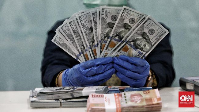 Rupiah Dibuka Loyo Meski Masih Bertahan di Rp15 Ribu