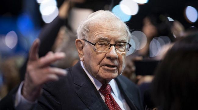 Mengapa Warren Buffett Jual Saham Apple Sampai Rp1.204 T?