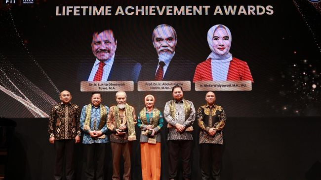 Dirut Pertamina Nicke Terima Lifetime Fulfillment Awards di IEA 2024