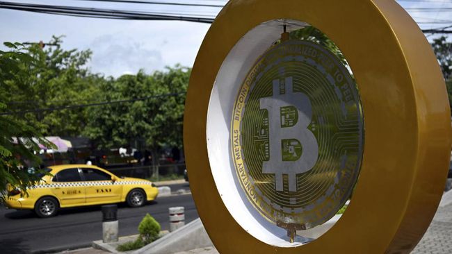 Kisah Sopir Taksi di El Salvador Jadi Kaya Berkat Bitcoin