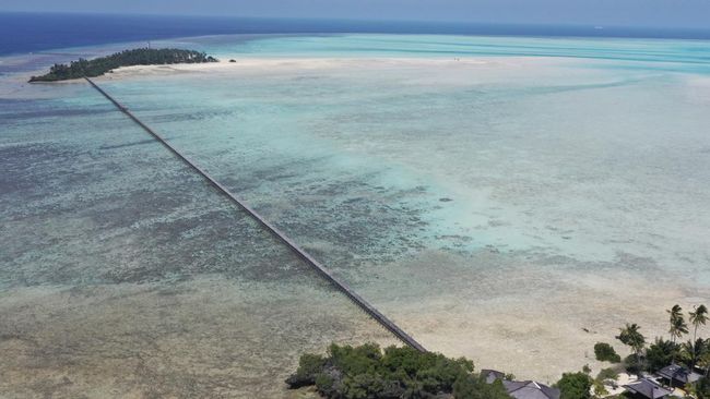 KKP Segel Resor Asing Ilegal di Pulau Maratua