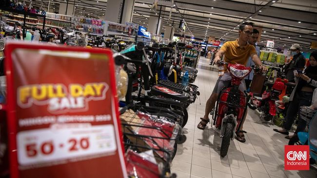 Sepeda listrik di Transmart Full Day Sale didiskon gede banget nyaris setengah harga jadi tinggal Rp3 jutaan aja, khusus pembelian hari ini, Minggu (15/9).