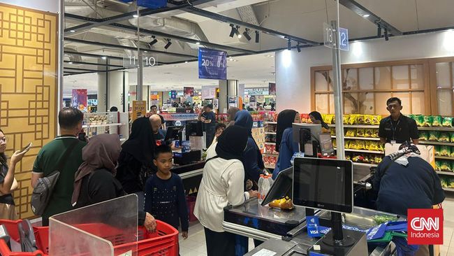 Pengunjung Cerita Rutin Kejar Diskon Berkat Transmart Complete Day Sale