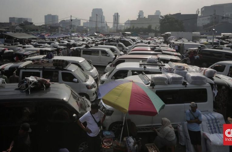 Geliat Warga DKI Berburu Fesyen di Pasar Tasik Jelang Ramadan