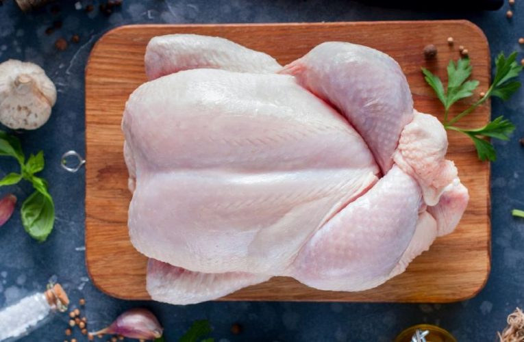 Ayam Broiler Mulai Rp26 ribu In keeping with Ekor di Transmart Complete Day Sale