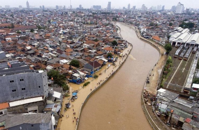 Pemerintah Lanjutkan Normalisasi Sungai Ciliwung, Goal Selesai 2026