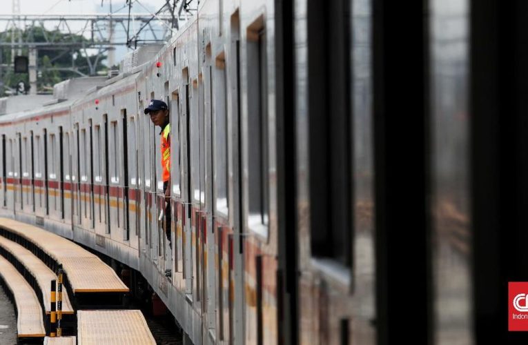 Listrik di Stasiun Bekasi Padam Imbas Banjir