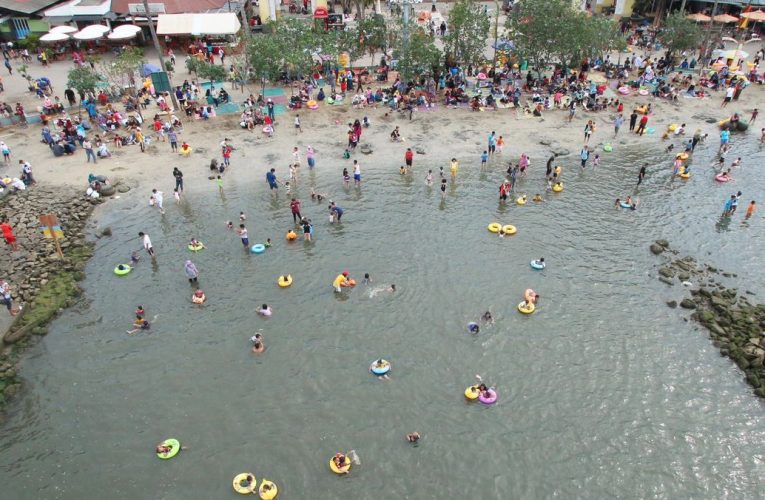 Pengelola Buka Suara soal Viral Sampah di Pantai Ancol