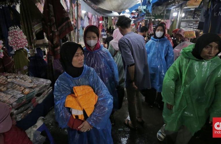 Hiruk Pikuk Pasar Tanah Abang Sepekan Jelang Lebaran