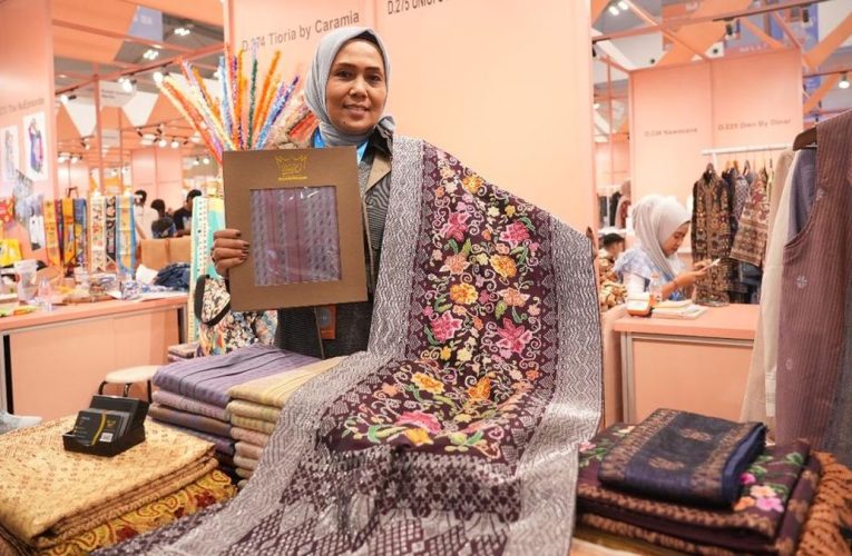 BRI Dukung UMKM Unici Jaga Warisan Budaya Songket Silungkang