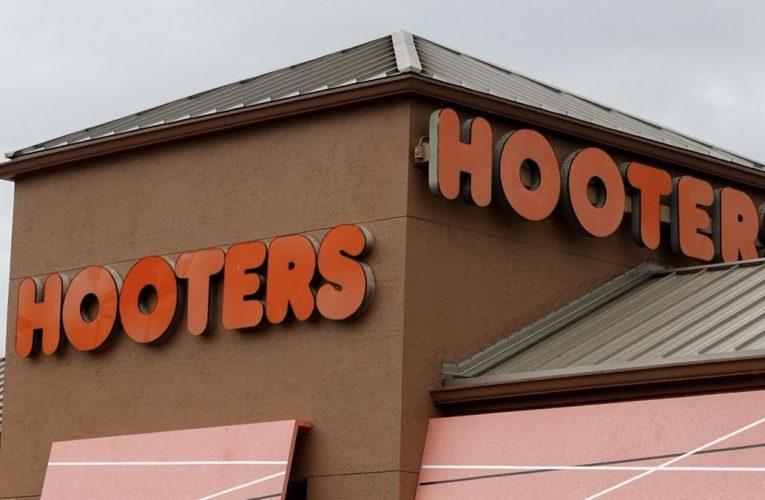Waralaba Hooters Resmi Ajukan Bangkrut
