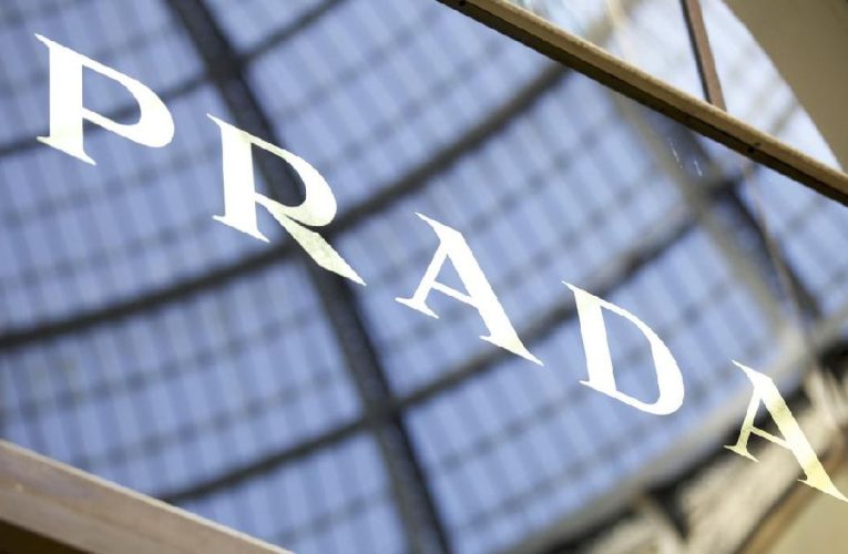 Prada Bakal Akuisisi Versace dan Jimmy Choo