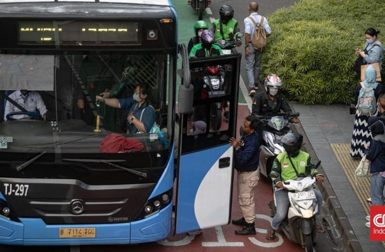 Penumpang Perempuan Free of charge Naik LRT, MRT, Transjakarta Hari Ini