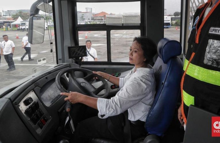 Antusiasme Pelamar Ikut Tes Rekrutmen Sopir Transjakarta
