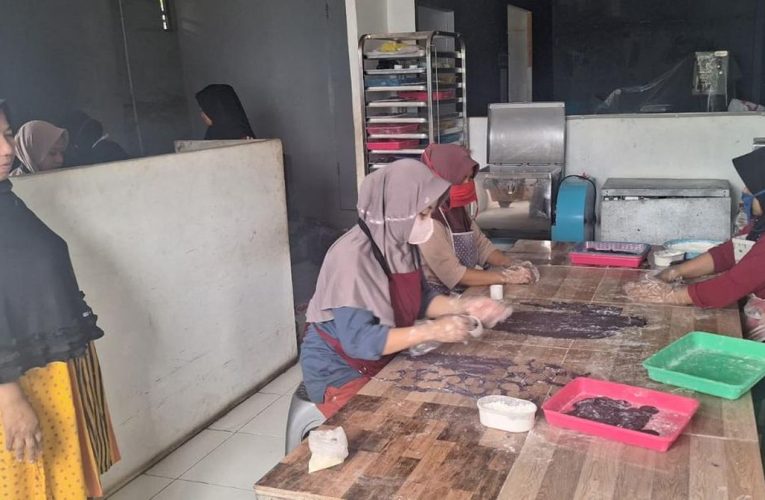 Perempuan Tangguh di Kaki Ciremai Bangun KWT Sri Mandiri Lewat BRI