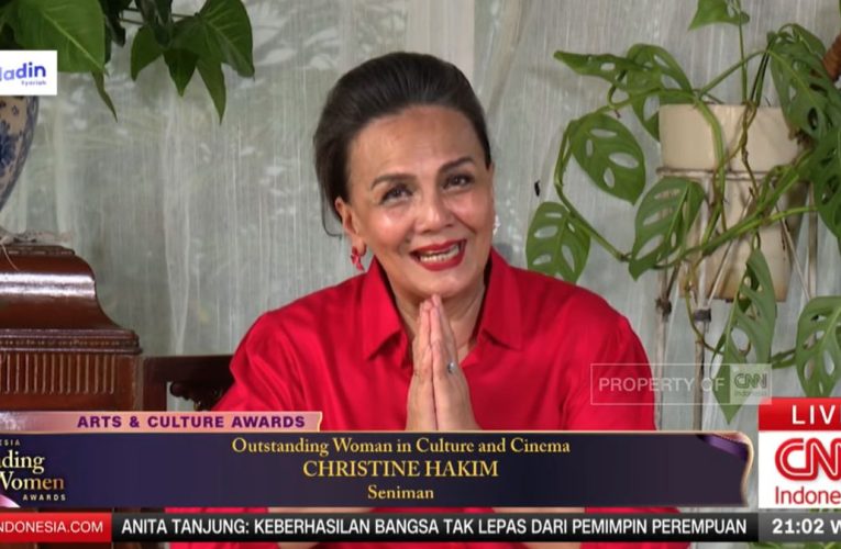 Christine Hakim Dianugerahi Remarkable Lady in Tradition and Cinema