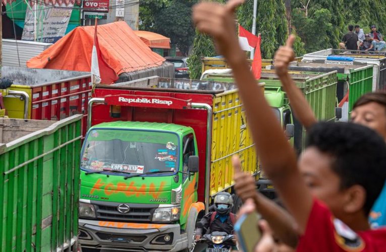 Pemerintah Rogoh Kocek Rp43 T according to Tahun Gara-gara Truk ODOL
