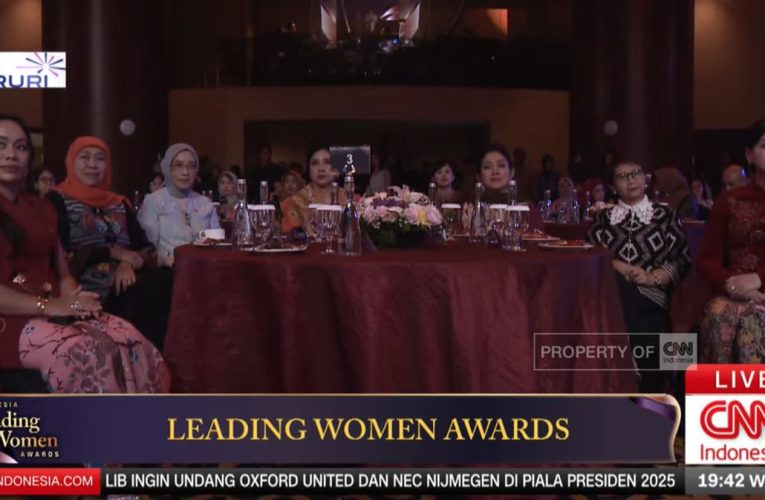 Khofifah hingga Menteri Rini Hadiri CNN Indonesia Main Ladies Awards