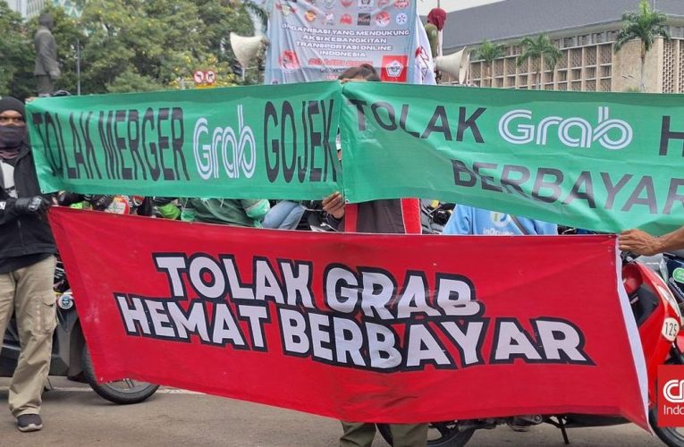 Massa Demo Ojol Tertahan, Belum Bisa Tembus Kemenhub-Istana