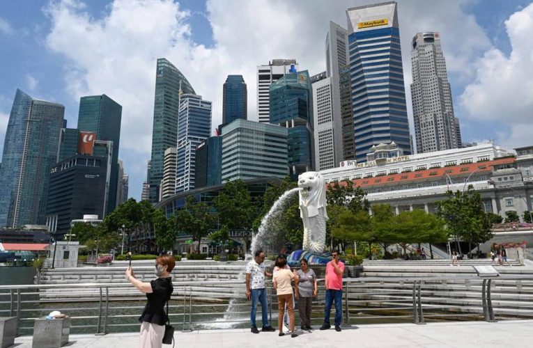 Biaya Hidup Makin Berat Hantui Warga Jelang Pemilu Singapura 2025