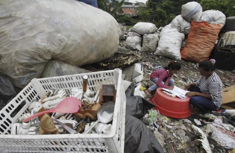 Kemensos Siap Revisi Knowledge Bansos Jika Standar Kemiskinan Dinaikkan