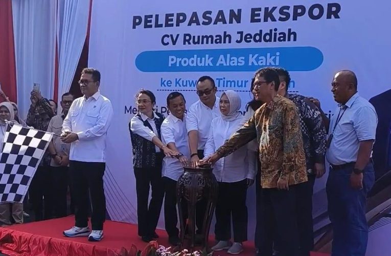 Nasabah Financial institution Jatim, CV Rumah Jeddiah Sukses Ekspor 8 Ribu Alas Kaki