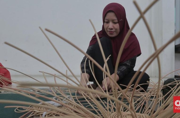 Kreasi Warga Rusun Tipar Cakung, Ubah Rotan Jadi Cuan