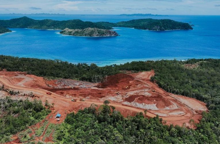 Banjir Kritik, Bahlil Setop Sementara Tambang Nikel di Raja Ampat