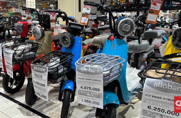 Sepeda Listrik Diskon Besar-besaran di Transmart Complete Day Sale