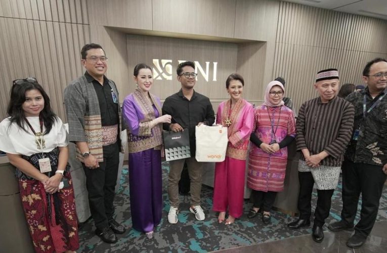 Rayakan HUT ke-79, Direksi BNI Sapa Langsung Nasabah di Kantor Cabang