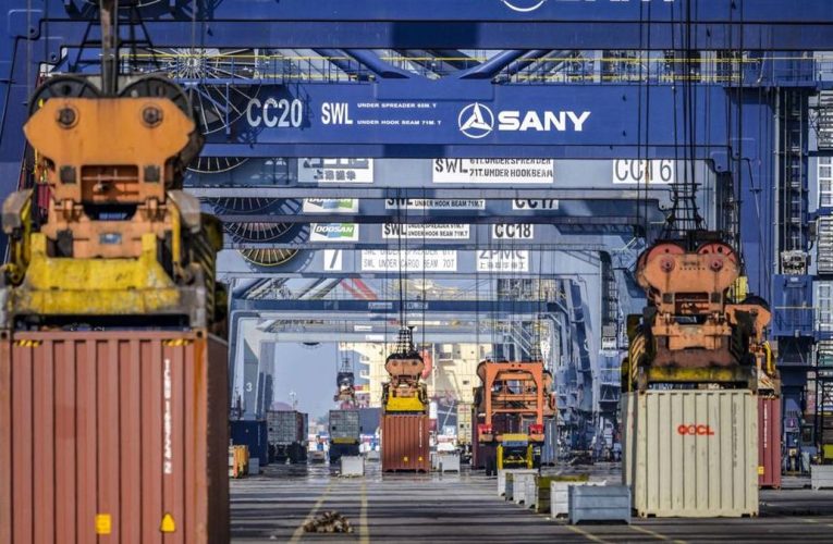 Kalang Kabut Indonesia Kena Tarif Trump 32 Persen
